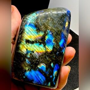 Labradorite freeform, lots of flash